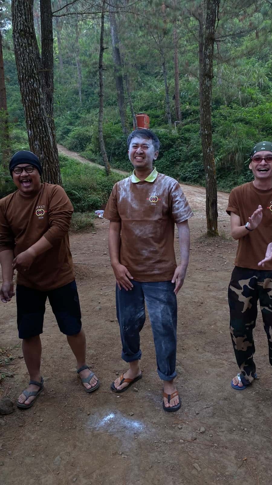 Peserta mengeksplorasi keindahan alam kawasan Guci