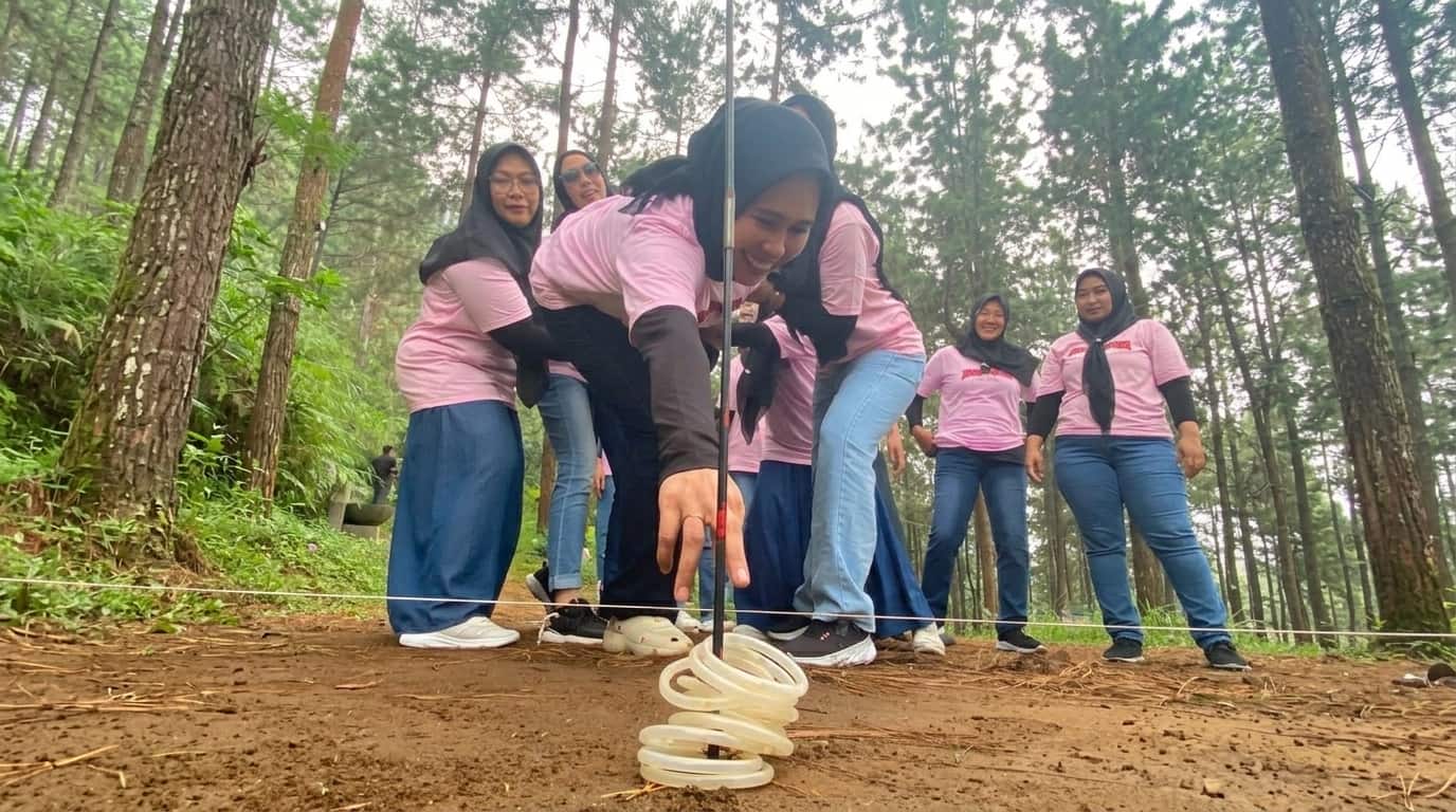 Harga tiket masuk Guci 2026: retribusi Rp 13.000–15.000 (QRIS), Pancuran 13 Rp 20.000–27.500. Update terbaru Agustus 2026. Konsultasi gratis via WhatsApp.